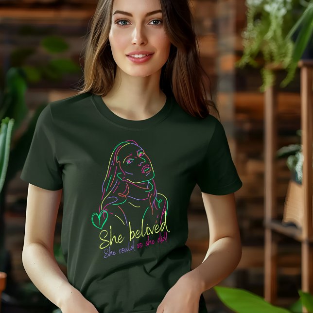 Mörkens bakgrund Nyon Kreativ Motivering T-Shirt (Skapare uppladdad)