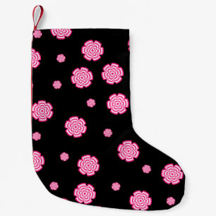Mörkens bakgrundsljusa stiliserade rosa blommor. a liten julstrumpa