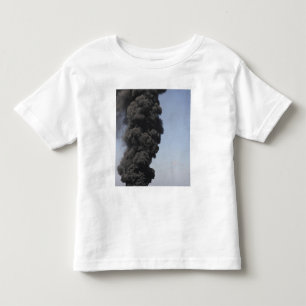 Mörkens moln av rök och brand uppstår t-shirt