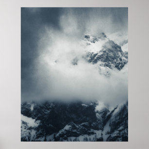 Mörker och mystiska moln över berget poster