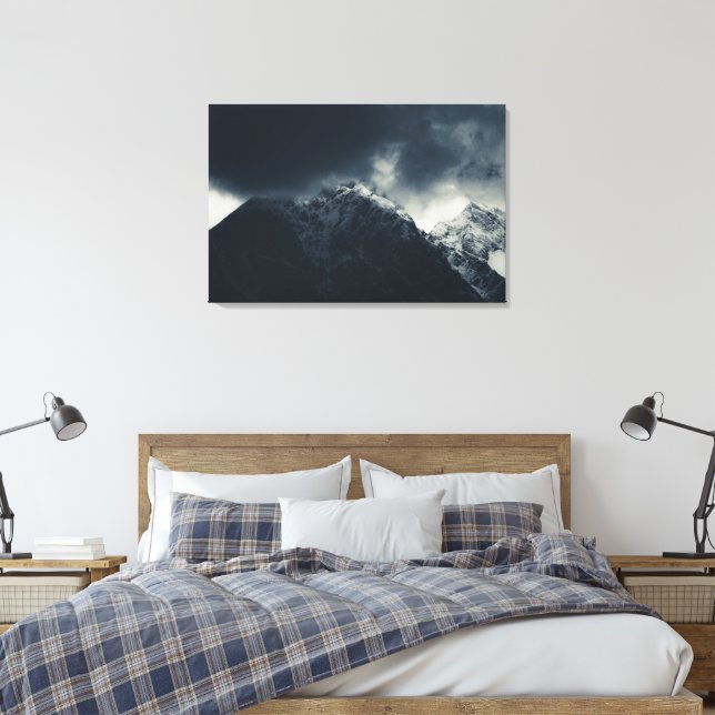 Mörker och stormmoln över bergen canvastryck (Insitu (sovrum))