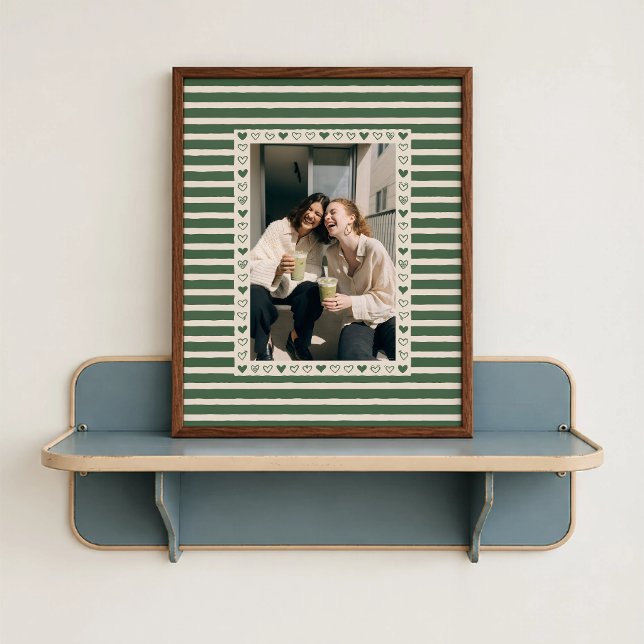 Mörkgrön hjärtrygg poster - Anpassad present (Dark Green Heart Border Poster - close-up view (frame/decor not included)
)