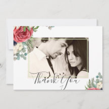 Mörkröd marinblå blomstergrejäng med eukalyptus vi