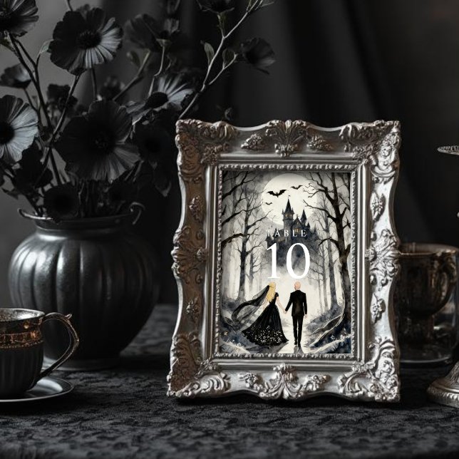 Mörkt Förtrollat Gotiskt Kusligt Bröllopspar Skog Bordsnummer (Dark Enchanted Gothic Spooky Wedding Couple Forest and Haunted Castle Table Numbers. )