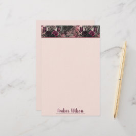 Mörkt gotiskt blommönster med fjäril brevpapper