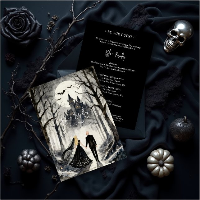 Mörkt gotiskt skogsbryllupsparet i spökande slott inbjudningar (Dark Gothic Forest Wedding Couple Haunted Castle Invitation Card Design.)