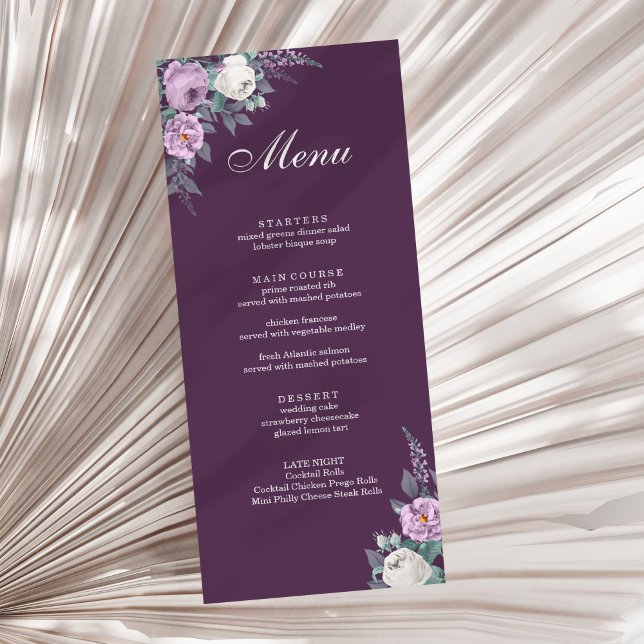 Mörkt lila bröllopsmenykort meny (Dark Purple Wedding Menu Card on a sunny white dry palm leaf.)