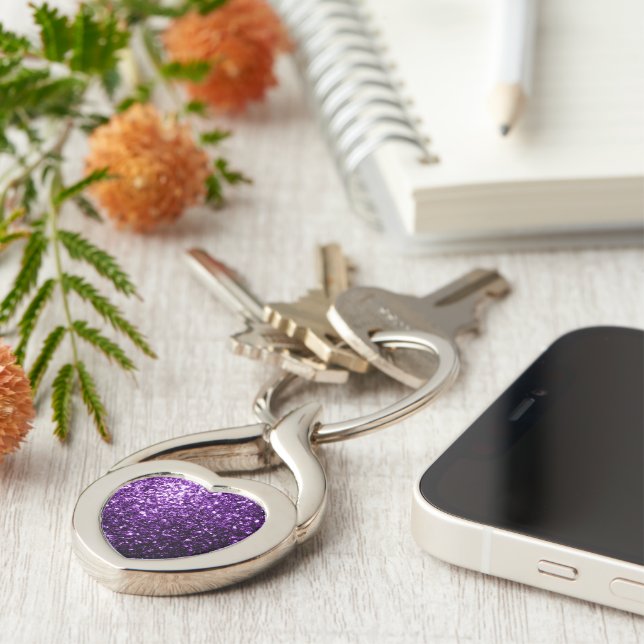 Mörkt lila falskt glänsande glitter gnistrar twisted heart silverfärgad nyckelring (Sidan)