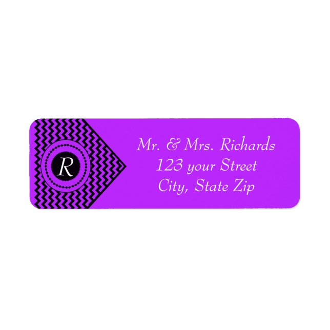 Mörkt lila monogram chevron returadress etikett (Framsidan)