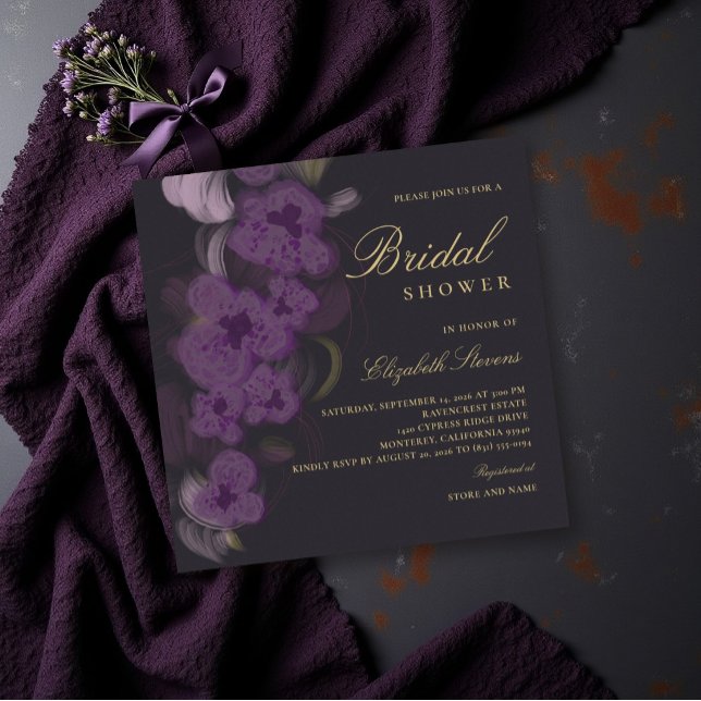 Mörkt Lila Orkidé Guld Modern Bröllopsfest Inbjudningar (moody bridal shower invitation purple orchids gold dark romantic elegant feminine )