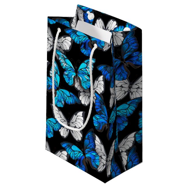 Mörkt sömlöst mönster med blå fjärilar Morpho (Framsidan Vinklad)