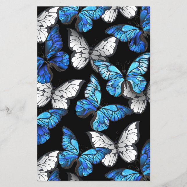 Mörkt sömlöst mönster med blå fjärilar Morpho Flygblad (Framsidan)