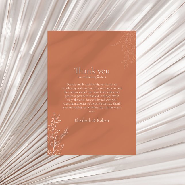 Mörkt terrakotta botaniskt tackkort tack kort (Dark Terracotta Botanical Thank You Card on a sunny neutral dry palm leaf.)