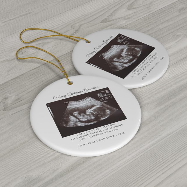 Morma Gravid Meddelande om jultomten Julgransprydnad Keramik (Future Grandma Baby Announcement Sonogram Christmas Ceramic Ornament)