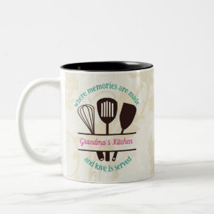 Morma's Kitchen Memories och Kärlek med Utensil Två-Tonad Mugg