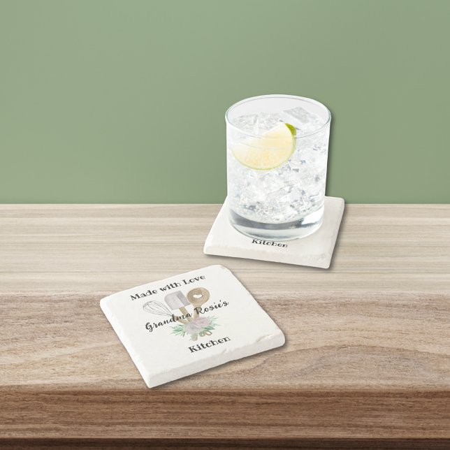 Morma's Kitchen | Tillverkad med Kärlek Personlig Stenunderlägg (Grandma will love these custom coasters with her name & watercolor utensils. Customize for anyone.)