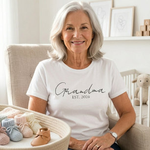 Mormor Års Eleganta Skript Familj Design T Shirt