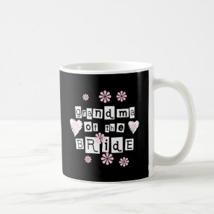 Mormor av brudvit på svart kaffemugg