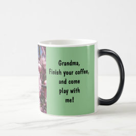 Mormor drick upp ditt kaffe kom och lek med mig mu magisk mugg