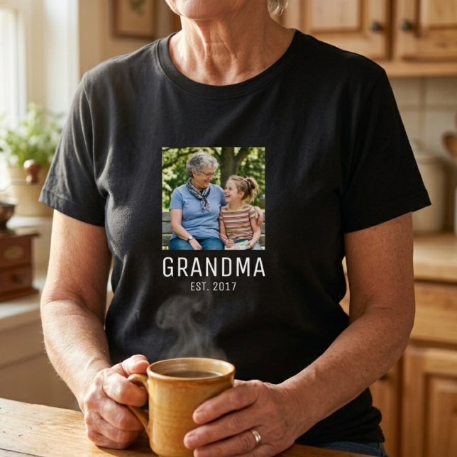 Mormor Est. Foto Present T Shirt (Skapare uppladdad)