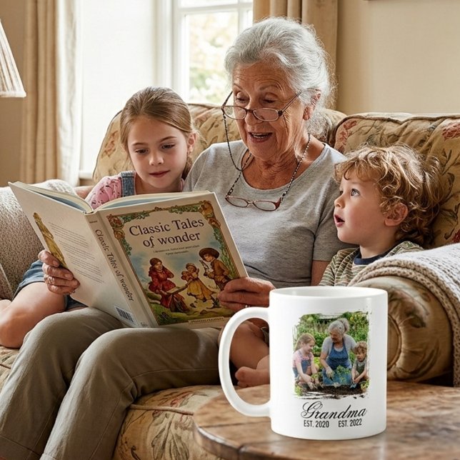 Mormor Est svart elegant anpassad text med foto Kaffemugg (Grandma Est black elegant script custom photo Coffee Mug)