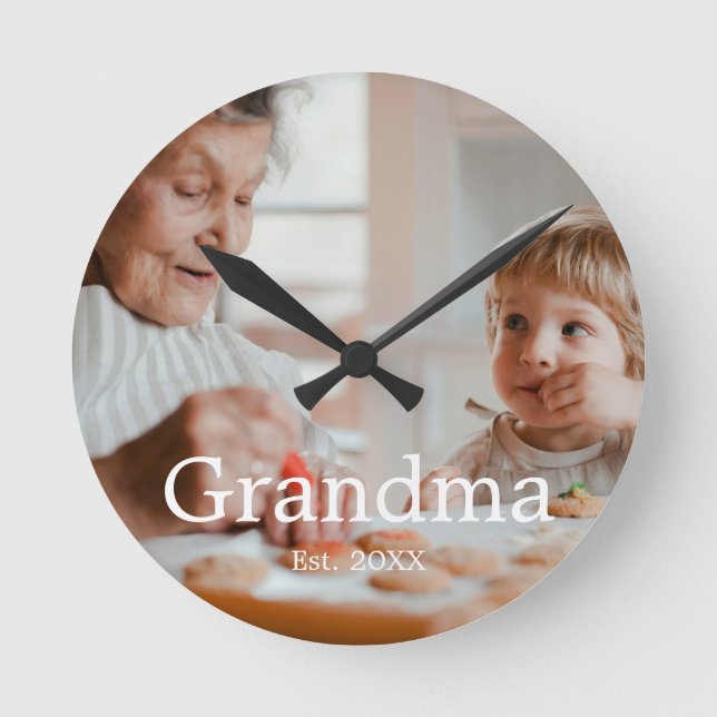 Mormor Establerade Modern Fotogåva Rund Klocka (Framsida)