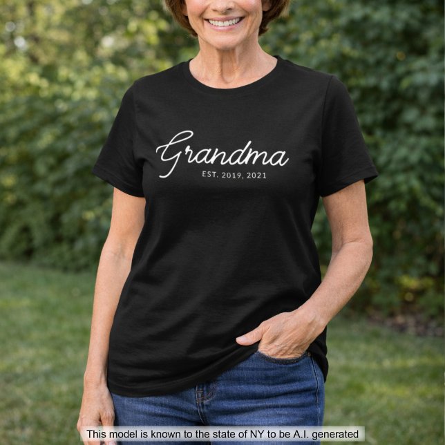 Mormor etablerade ny mormorsgåva t shirt (Skapare uppladdad)