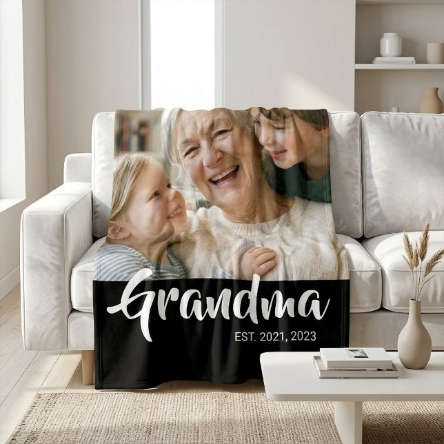 Mormor Etablerade Svart Modernt Skript Foto Fleecefilt (Grandma Established Script Photo Blanket)