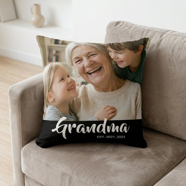 Mormor Etablerade Svart Modernt Skript Foto Kudde (Grandma Established Script Photo Pillow)