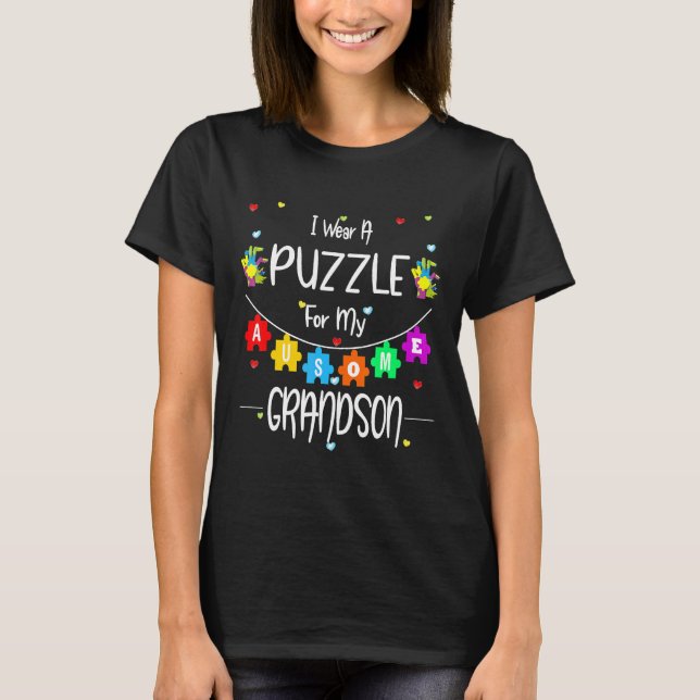 Mormor för autismmedvetenhet stödjer sonson  t shirt (Framsida)