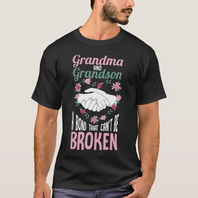 Mormor Grandson Bond kan inte bli bruten mormor T Shirt (Framsida)