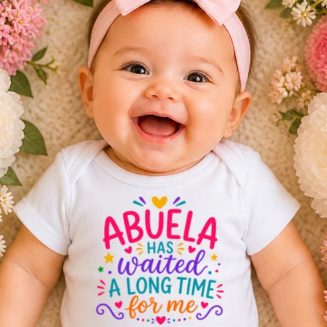 Mormor har väntat Färgad babybodysuit T Shirt (Skapare uppladdad)