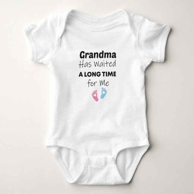 Mormor har väntat länge på mig Baby Gift T Shirt (Framsida)