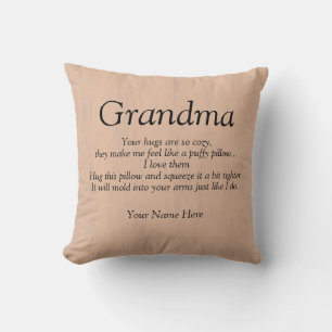 Mormor huggar så mysiga som kudde