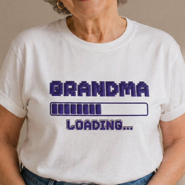 Mormor Laddar Graviditetsavslöjandebluse T Shirt (Skapare uppladdad)