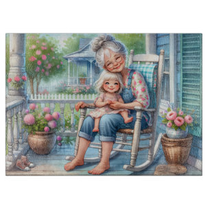 Mormor och barnbarn omfamnar varandra på verandan