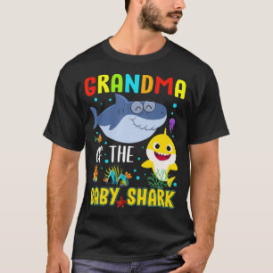 Mormor på Baby-hajen T Shirt