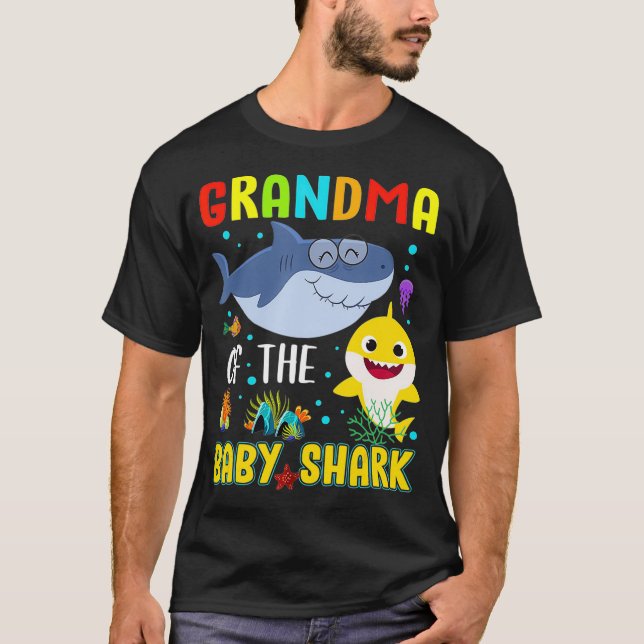 Mormor på Baby-hajen T Shirt (Framsida)