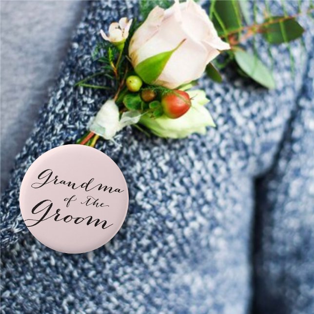 Mormor på Groom Bröllop Brudens sida-knappen Knapp (GRANDMA OF THE GROOM Classic Script Wedding Bridal Party Pinback Button @ fatfatin_blue_knot)