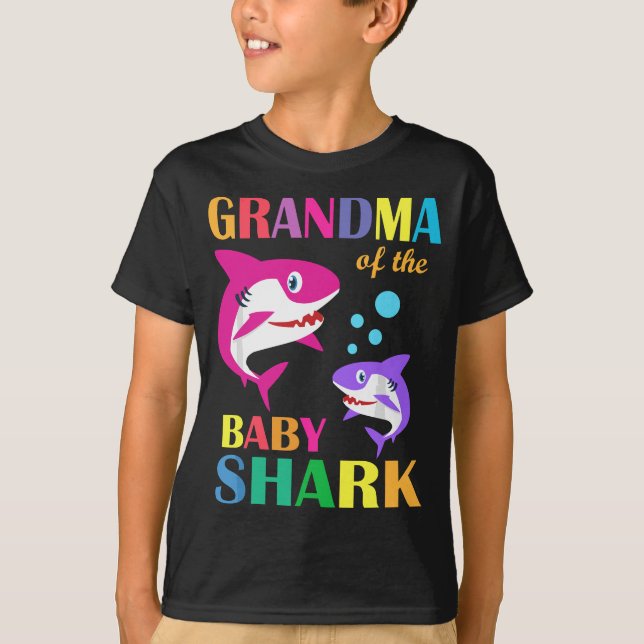 Mormor på Hajhaj i Baby T Shirt (Framsida)