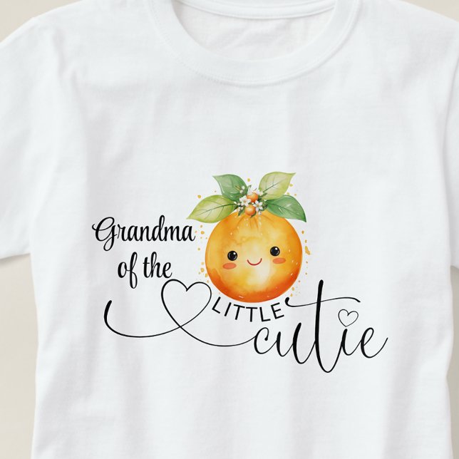 Mormor på Orangen Little Cutie Citrus T Shirt (Grandma of the little cutie baby shower t-shirt with adorable little cutie baby face.)
