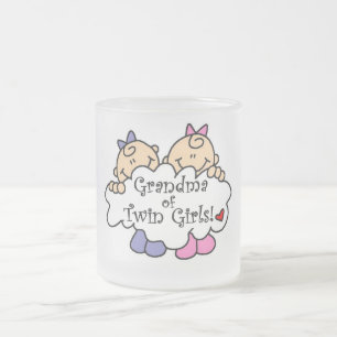 Mormor på Twin Girls Tshirts och Gifts Frostad Glasmugg