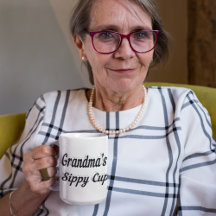 Mormor, roligt kaffecitattecken, svart halvtext