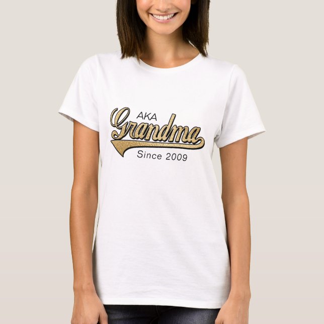 Mormor Shirt ’AKA (även känt som Grandma) Tee (Framsida)