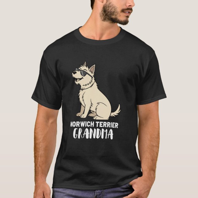 Mormor som äger Norwich Terrier hund T Shirt (Framsida)