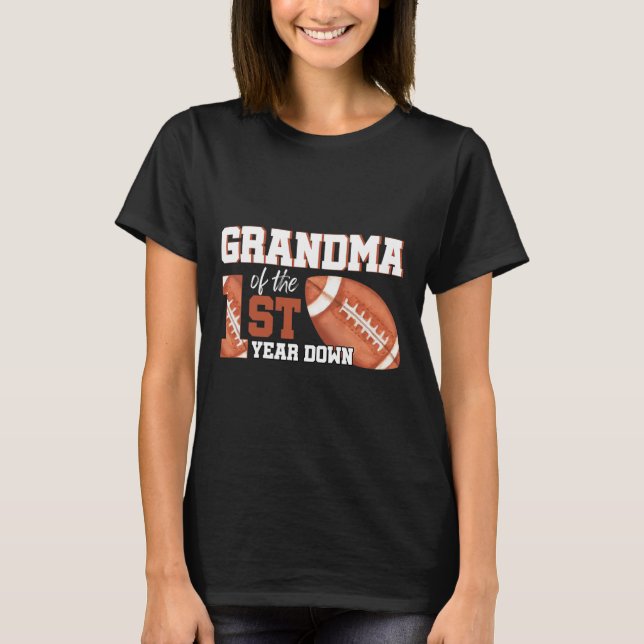 Mormor till 1 årig födelsedagsfotboll 1:a året t shirt (Framsida)