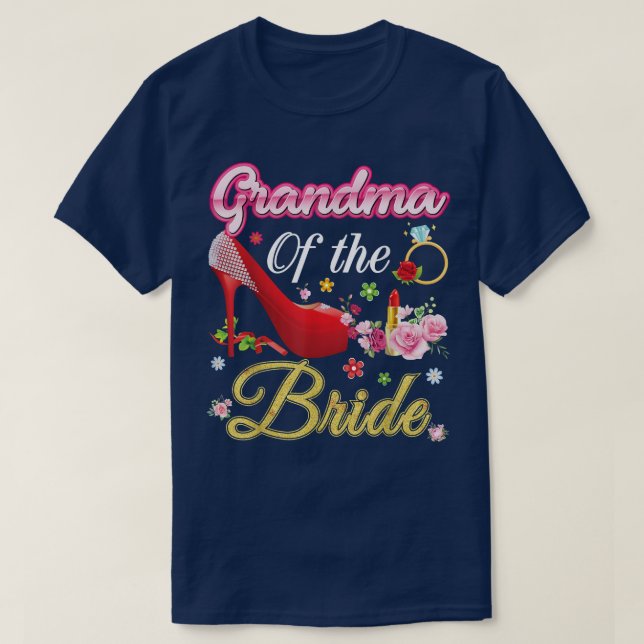 Mormor till bruden Glad bröllopsblomma Rosa sko T Shirt (Design framsida)