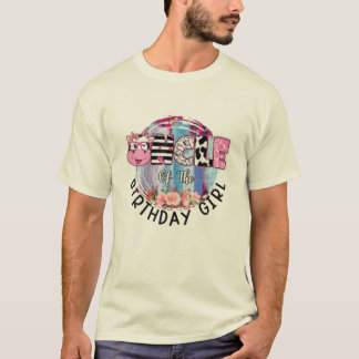 Mormor till födelsedagsflickans ko T-shirt på gård