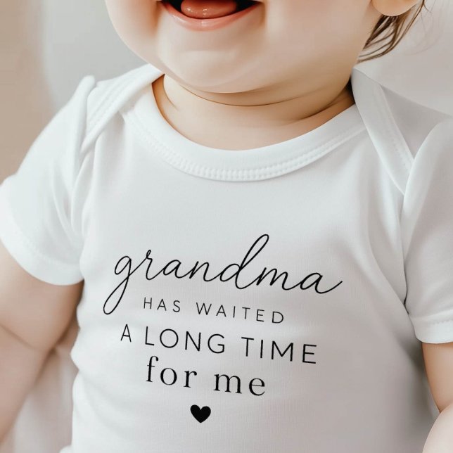Mormor väntar barn t shirt (Skapare uppladdad)