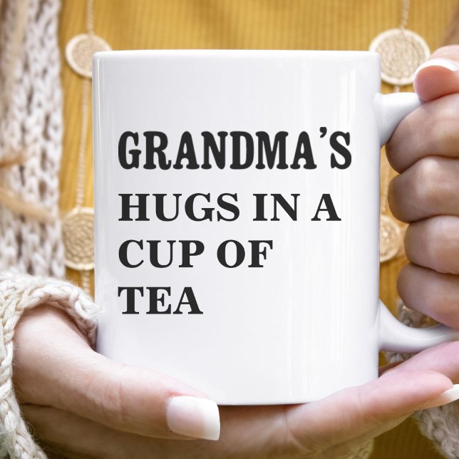 Mormormas huggar i kopp i te Valentine Grandma (Skapare uppladdad)